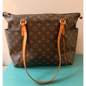 EXCELLENT Condition Louis Vuitton Monogram Totally MM